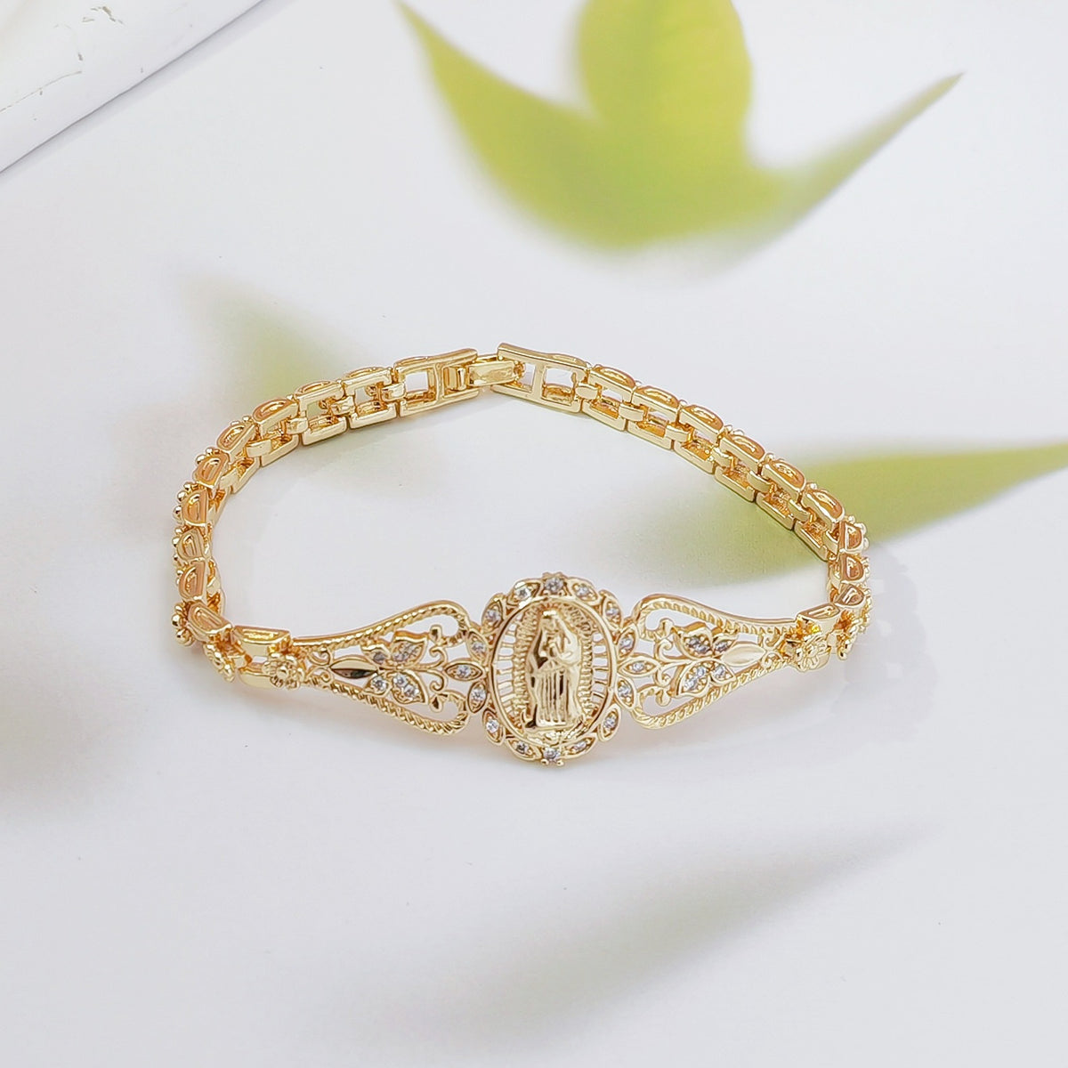 📿🔥 PROMO -50% LIMITÉE ! Bracelet Vierge Marie Femme Plaqué Or – Médaillon Dévotion Élégant, Filigrane Fleurs Creuses Géométrique Artisanat Raffiné, Cuivre Haute Qualité · Cadeau Foi · 2 Styles ✨