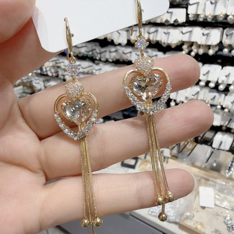 📢 -50% !! ⏰ Boucles d’Oreilles Pendantes Cœur avec Franges et Zircons – Design Romantique & Éclat Luxueux pour Mariage et Soirée 💎