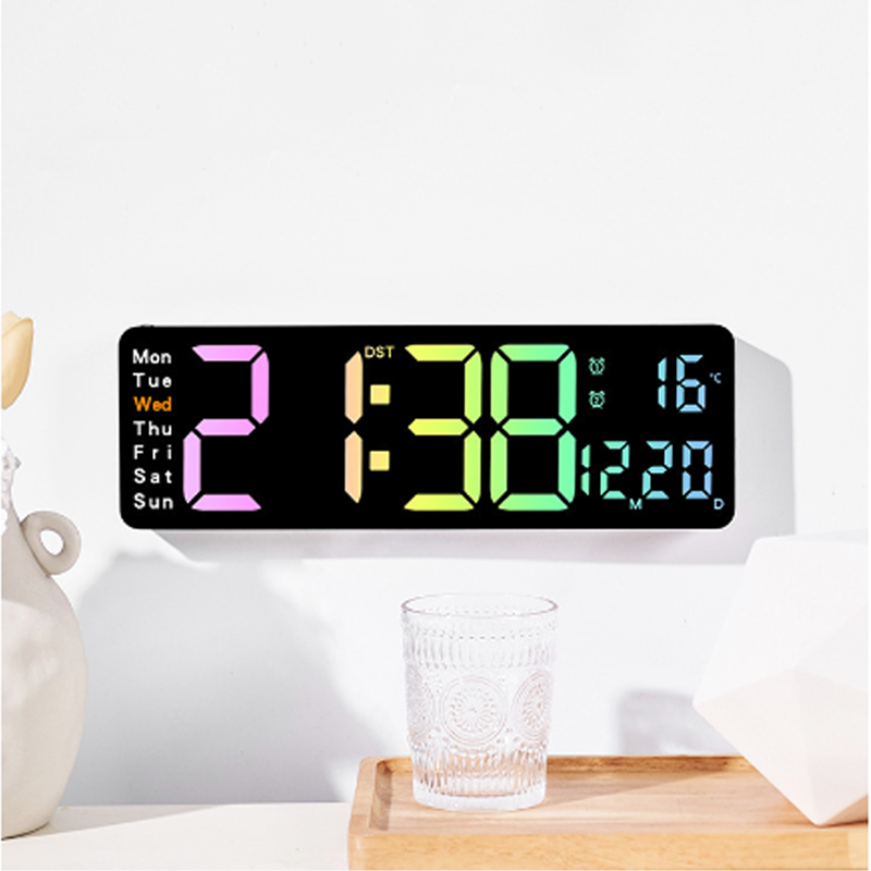⏰-50% ! 🌈Réveil numérique LED coloré – écran couleur, luminosité réglable et fonction snooze – Idéal pour chambre, chambre d’enfants et bureau 🌙