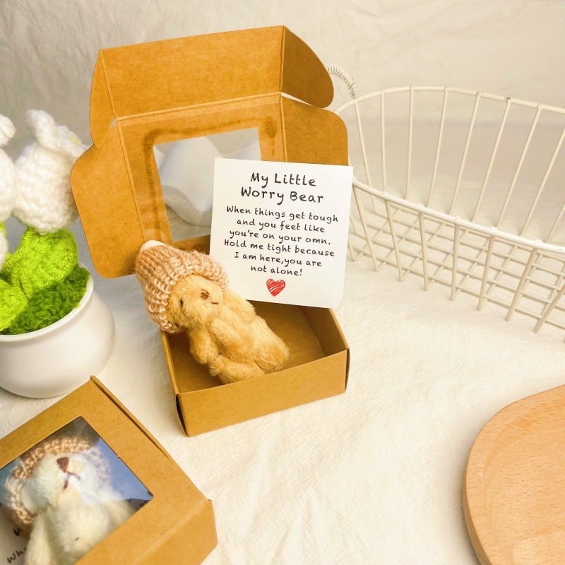 🧸 50% DE RÉDUCTION! 🎁 Mini Ours en Peluche Main avec Bonnet Amovible – Doux, réconfortant & compagnon de poche – Cadeau idéal pour petits et grands 💕