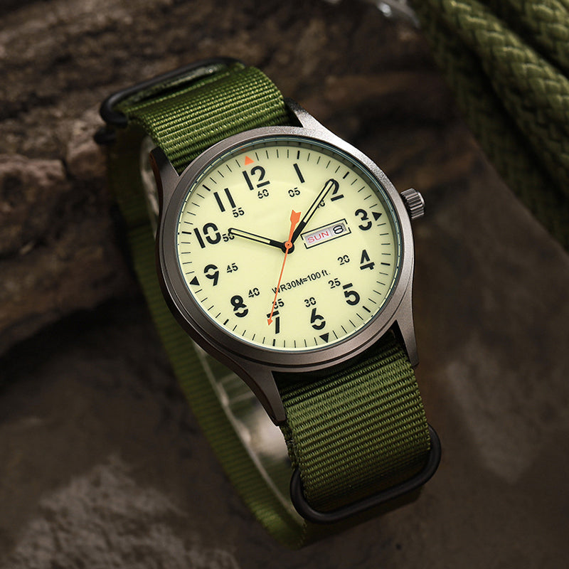 ⌚ 50% DE RÉDUCTION 🎉 Montre à quartz homme – Double affichage lumineux & 30M étanche – Fenêtre date – style & fonctionnalité au poignet 🕶️✨💪
