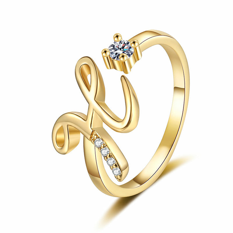 💍 50% DE RÉDUCTION ! ⏳ Bague Initiale Scintillante Ajustable – Cristaux Synthétiques, Finition Polie & Anneau Ouvert – Personnalisable, Chic et Confortable – Parfaite en Cadeau ou au Quotidien ✨💖🌿
