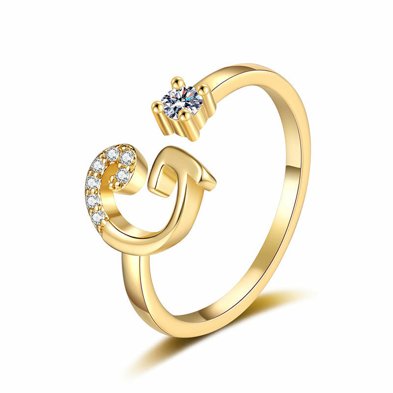 💍 50% DE RÉDUCTION ! ⏳ Bague Initiale Scintillante Ajustable – Cristaux Synthétiques, Finition Polie & Anneau Ouvert – Personnalisable, Chic et Confortable – Parfaite en Cadeau ou au Quotidien ✨💖🌿