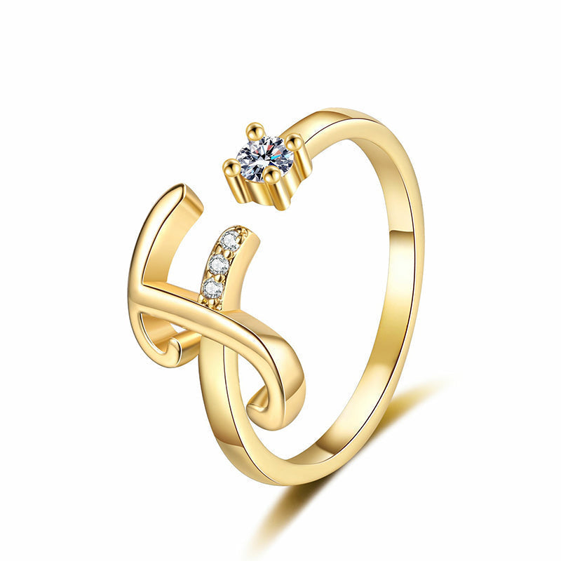 💍 50% DE RÉDUCTION ! ⏳ Bague Initiale Scintillante Ajustable – Cristaux Synthétiques, Finition Polie & Anneau Ouvert – Personnalisable, Chic et Confortable – Parfaite en Cadeau ou au Quotidien ✨💖🌿