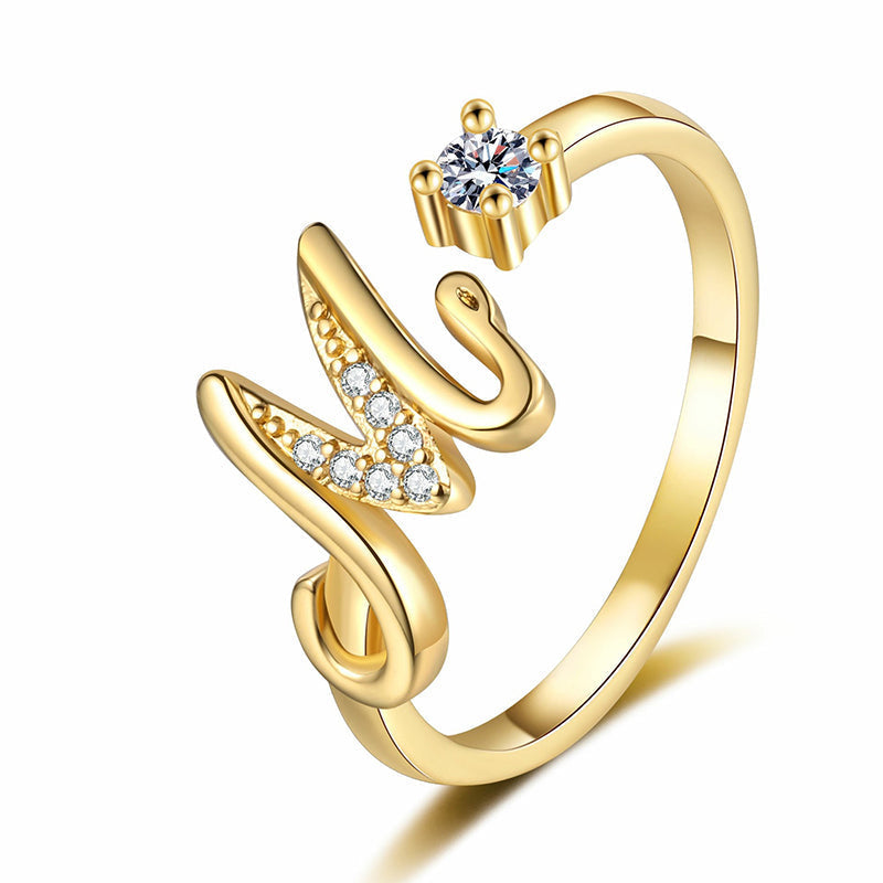 💍 50% DE RÉDUCTION ! ⏳ Bague Initiale Scintillante Ajustable – Cristaux Synthétiques, Finition Polie & Anneau Ouvert – Personnalisable, Chic et Confortable – Parfaite en Cadeau ou au Quotidien ✨💖🌿
