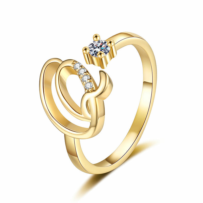 💍 50% DE RÉDUCTION ! ⏳ Bague Initiale Scintillante Ajustable – Cristaux Synthétiques, Finition Polie & Anneau Ouvert – Personnalisable, Chic et Confortable – Parfaite en Cadeau ou au Quotidien ✨💖🌿