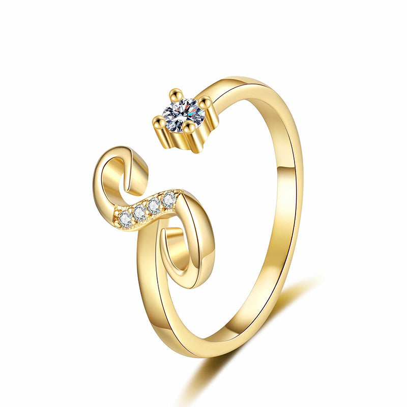 💍 50% DE RÉDUCTION ! ⏳ Bague Initiale Scintillante Ajustable – Cristaux Synthétiques, Finition Polie & Anneau Ouvert – Personnalisable, Chic et Confortable – Parfaite en Cadeau ou au Quotidien ✨💖🌿