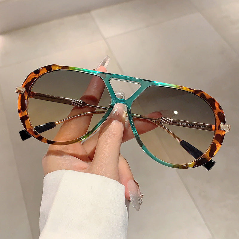 🔥 VENTE FLASH 2026 – 50% DE RÉDUCTION ! Seulement 19,99 € ✨⚡ 50K+ VENDUS ! 🕶️ Lunettes de Soleil d’Été Rétro – Grande Monture, Protection UV Supérieure, Verres Haute Définition & Légères – Idéales pour la Plage, la Piscine et les Activités en Plein A