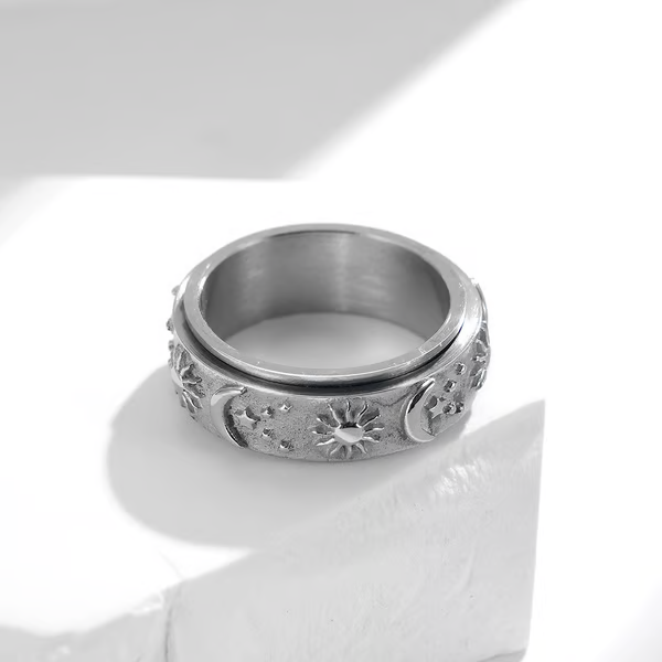 ✨ 50% DE RÉDUCTION ! 💍 Bague Rotative Anti-Stress Soleil Lune Étoiles – Métal de Qualité – 360° & Hypoallergénique for Couple