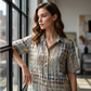 👚-50% MAINTENANT ! 🌸Blouse d'été à col pour femme – Motif abstrait, coupe ample et aérée, légère et respirante, parfaite pour les chaudes journées ✨