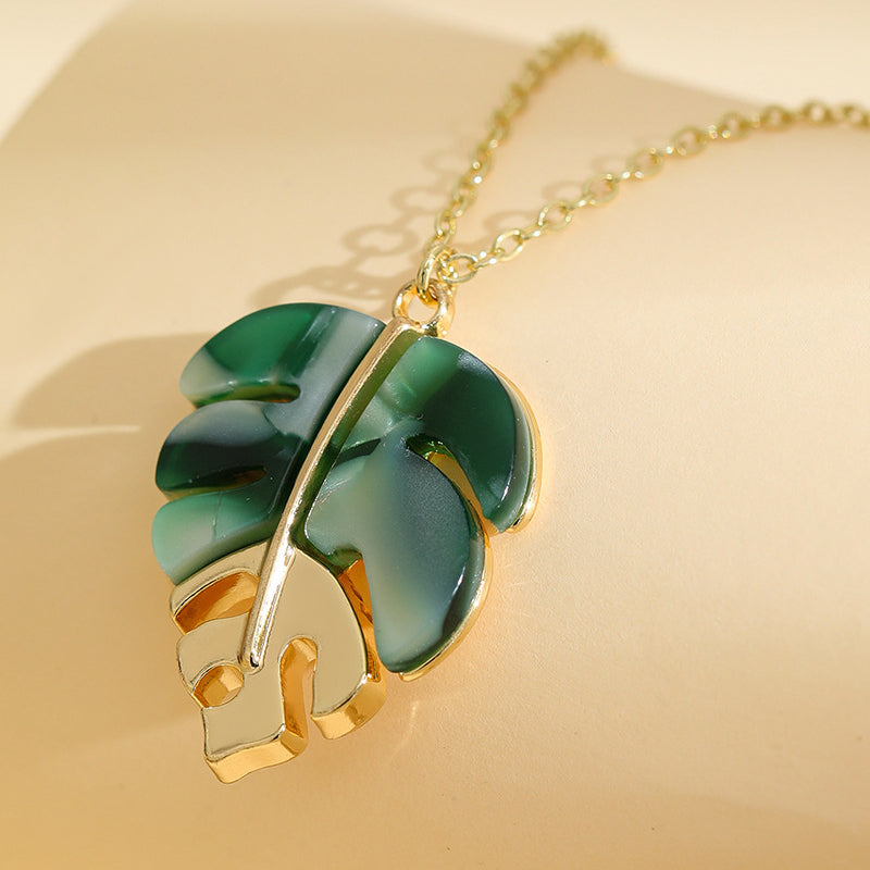 🍃‑50 % MAINTENANT ! ✨Collier pendentif feuille tendance – Motif feuille délicat, léger et élégant – Parfait pour le quotidien et un style inspiré de la nature 🌿