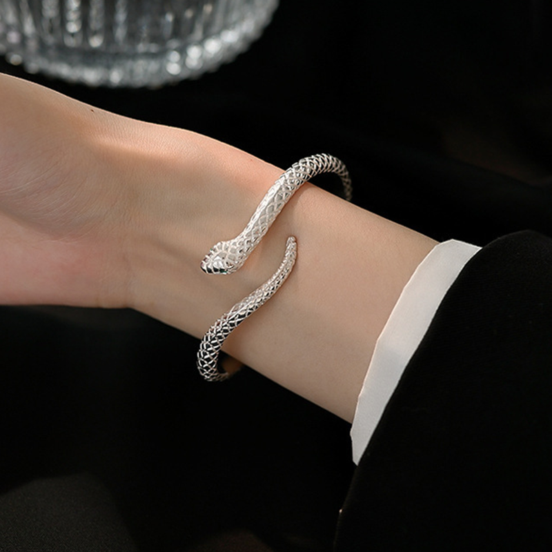 📢📢50% DE RÉDUCTION !! ⏰ 🐍 Bracelet Jonc Serpent Vintage – Manchette Ouverte Réglable avec Écailles Texturées & Yeux Verts ✨