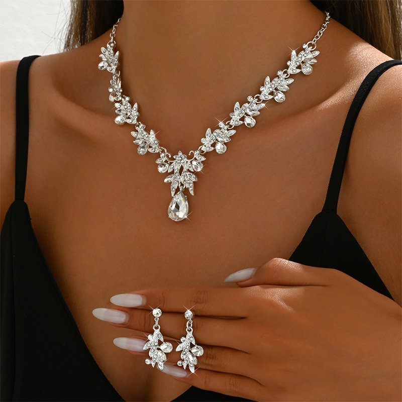 💎 50% DE RÉDUCTION ! ✨ Parure Collier & Boucles d’Oreilles Pendentif Goutte Scintillant – Alliage + Strass – 52 cm & 3,5 cm for Mariage & Soirée