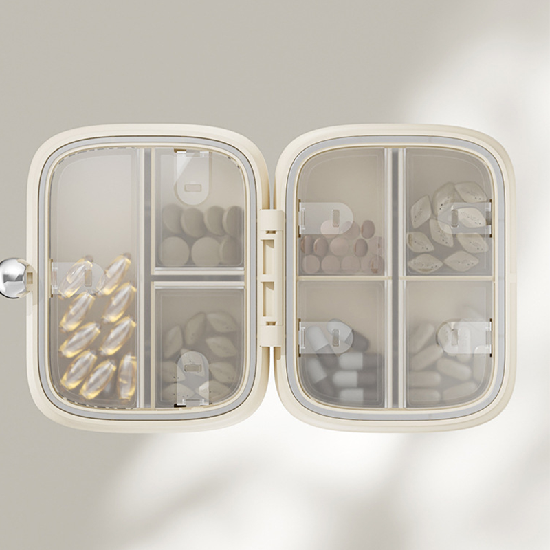 💊 Boîte à pilules de voyage 4 compartiments – Fini les oublis et les mélanges de médicaments – Design fin et léger, couvercle transparent – Idéal pour maison, bureau et déplacements ✈️